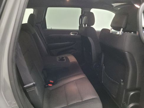 Used 2019 Jeep Grand Cherokee Laredo AWD/4WD image 19