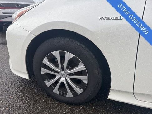 Used 2016 Toyota Prius Four image 4