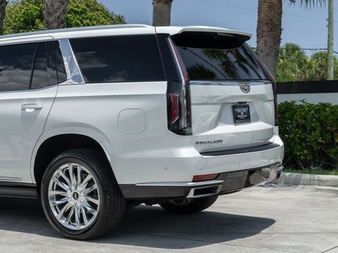 Used 2023 Cadillac Escalade Premium Luxury w/ Performance Package AWD/4WD image 5