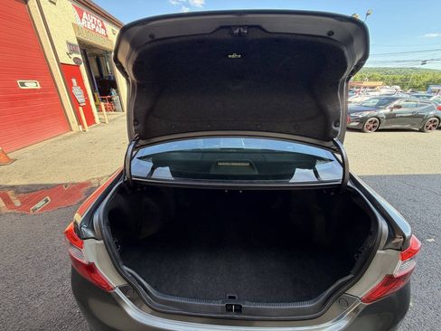 Used 2014 Toyota Camry SE w/ Moonroof Package FWD image 16
