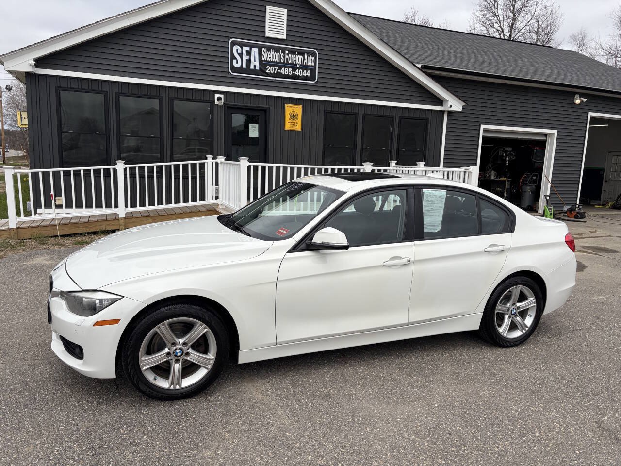 Used 2015 BMW 328i xDrive Sedan AWD/4WD image 2