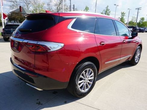 Used 2024 Buick Enclave Essence AWD/4WD image 6