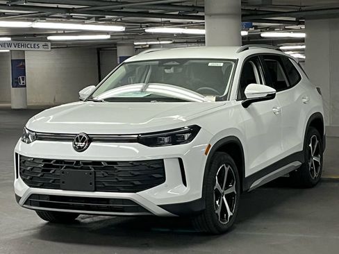 New 2026 Volkswagen Tiguan SE AWD/4WD image 3