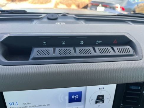 Used 2023 Ford Bronco Wildtrak image 22