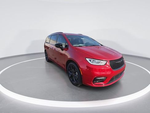 New 2026 Chrysler Pacifica Limited w/ S Appearance Package FWD image 2