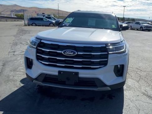Used 2025 Ford Explorer Active w/ Active Comfort Package AWD/4WD image 3