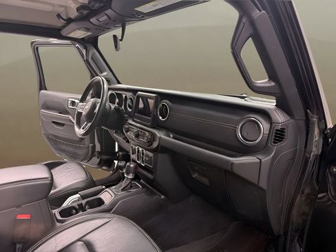 Used 2018 Jeep Wrangler Unlimited Sahara w/ Dual Top Group AWD/4WD image 30