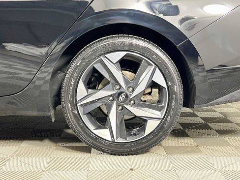 Certified 2023 Hyundai Elantra Limited FWD image 32