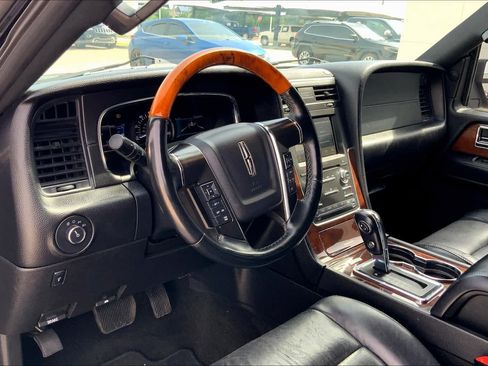 Used 2016 Lincoln Navigator L Select RWD image 17