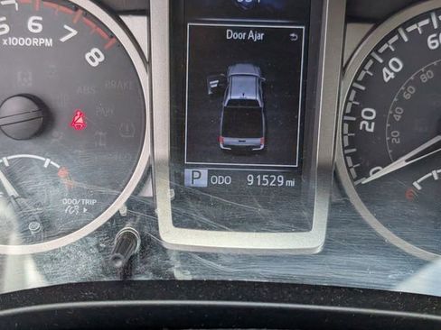 Used 2019 Toyota Tacoma SR5 RWD image 10