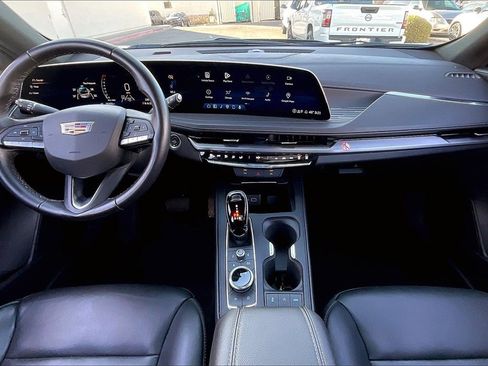 Used 2025 Cadillac XT4 Premium Luxury image 15