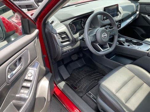 Used 2024 Nissan Rogue SV w/ SV Premium Package FWD image 9