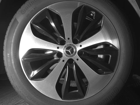 Used 2025 Mercedes-Benz GLB 250 image 13