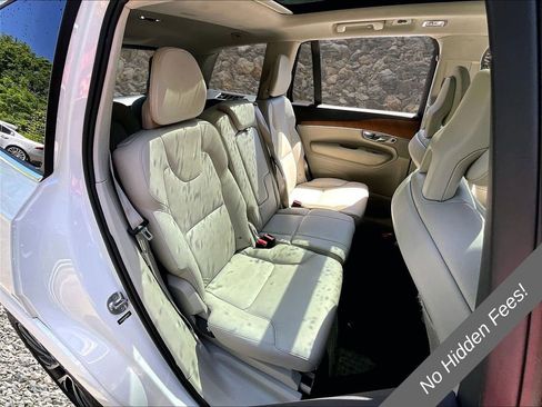 Used 2022 Volvo XC90 T6 Momentum AWD/4WD image 25