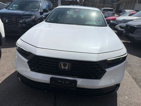 Used 2023 Honda Accord Sport image 2