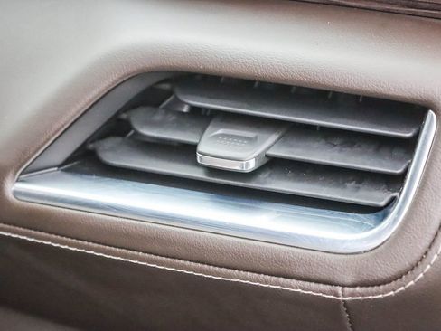 Used 2021 Chevrolet Tahoe Z71 image 40