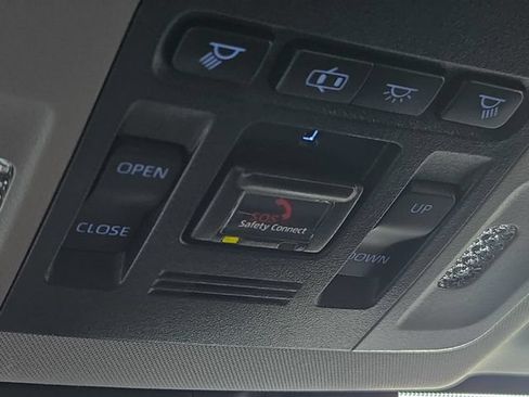 Used 2020 Toyota Camry XLE w/ Sunroof Package FWD image 24
