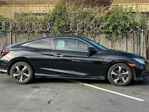 Used 2017 Honda Civic Touring image 7