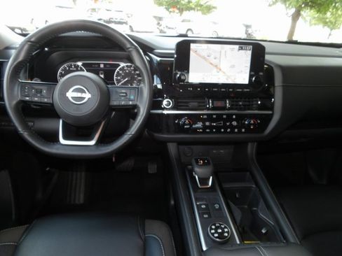 Certified 2023 Nissan Pathfinder SL w/ Black Appearance Package image 20