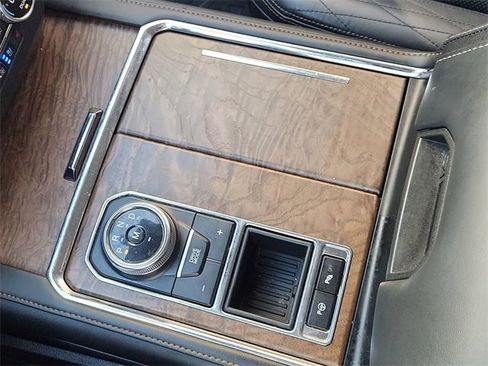 Used 2019 Ford Expedition Platinum image 16