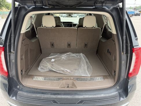 Used 2022 GMC Yukon XL Denali AWD/4WD image 9