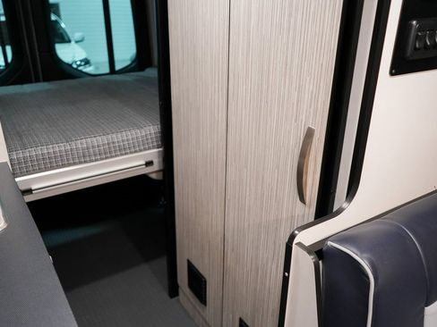 Used 2021 Mercedes-Benz Sprinter 2500 image 39