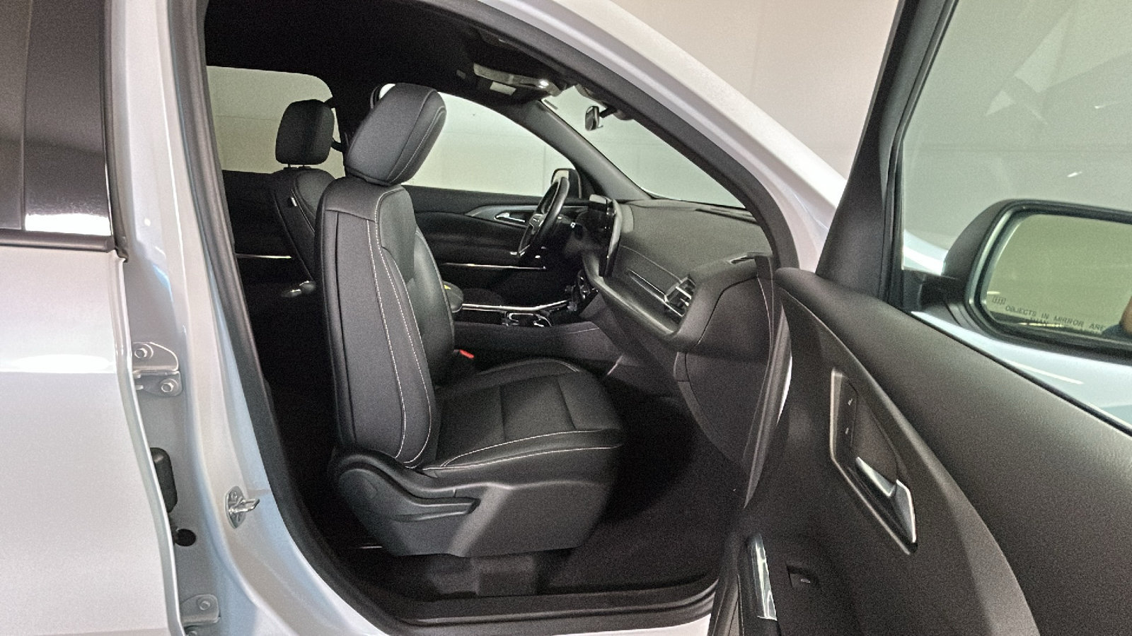 Used 2025 Chevrolet Traverse LT w/ Midnight/Sport Edition AWD/4WD image 37