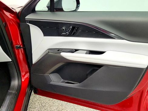 Used 2024 Cadillac Lyriq Luxury image 26