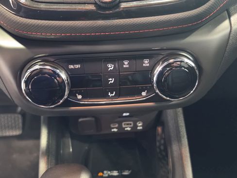 Used 2022 Chevrolet TrailBlazer RS w/ Technology Package FWD image 20