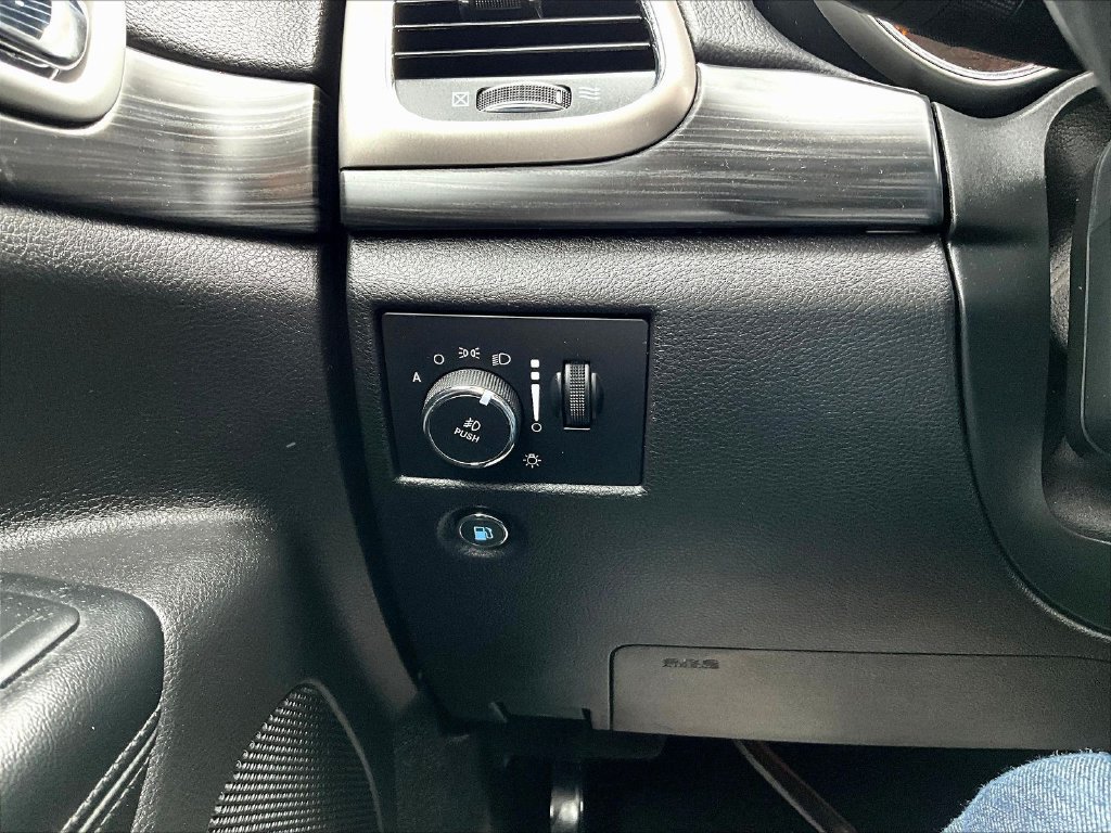 Used 2020 Jeep Grand Cherokee Altitude AWD/4WD image 16