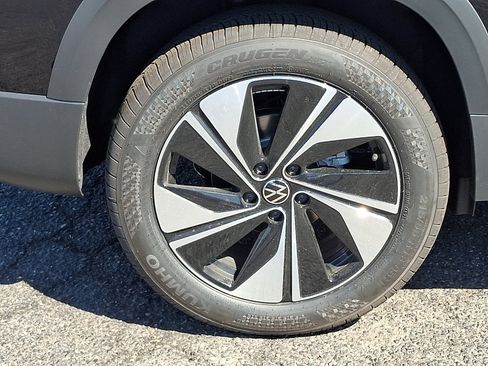 New 2026 Volkswagen Taos SE AWD/4WD image 5