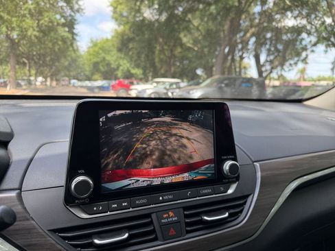 Used 2025 Nissan Altima 2.5 SV image 21