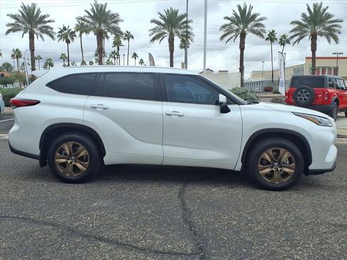 Used 2022 Toyota Highlander Bronze Edition image 8