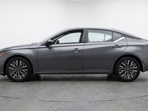 Used 2025 Nissan Altima 2.5 SV FWD image 5