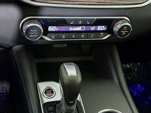 Certified 2019 Nissan Altima 2.0 Platinum FWD image 10