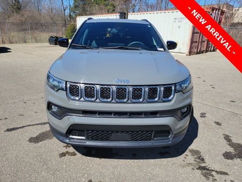 Used 2023 Jeep Compass Latitude image 8