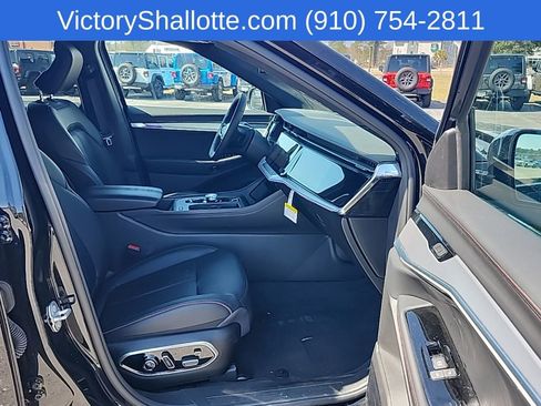 Used 2024 Jeep Wagoneer Launch Edition image 31