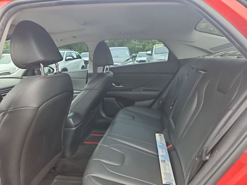 Used 2022 Hyundai Elantra Limited FWD image 14