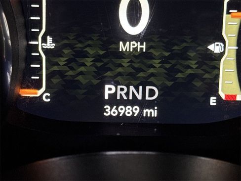 Used 2020 Jeep Wrangler Unlimited Sahara image 12