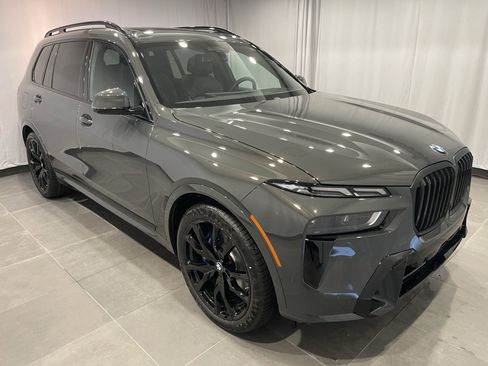 Used 2026 BMW X7 xDrive40i w/ M Sport Package image 3