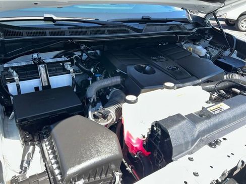 Used 2022 Toyota Tundra SR5 w/ SR5 Convenience Package AWD/4WD image 9