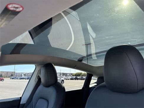 Used 2021 Tesla Model Y Long Range image 19