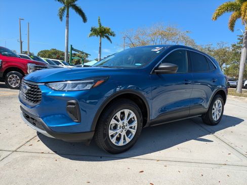 Certified 2023 Ford Escape Active AWD/4WD image 7