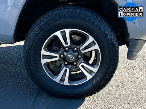 Used 2018 Toyota Tacoma TRD Sport image 29