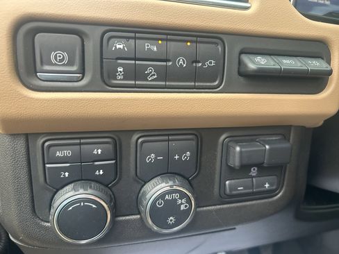 Used 2021 Chevrolet Tahoe Premier w/ Premium Package image 24