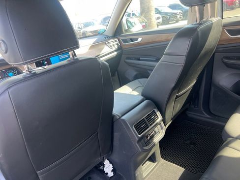 Used 2024 Volkswagen Atlas SE AWD/4WD image 31