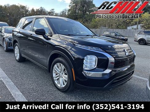 Used 2023 Mitsubishi Outlander ES image 1