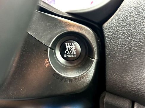 Used 2019 Jeep Renegade Latitude image 16