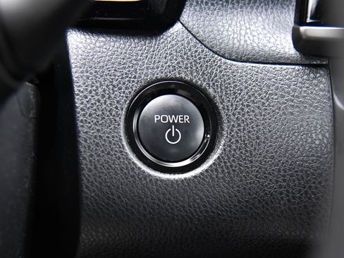 Used 2025 Toyota Camry LE image 30