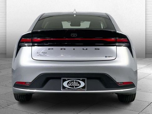 Used 2024 Toyota Prius LE image 3